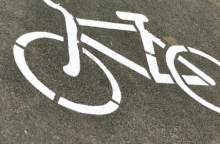 В Челнах автомобиль сбил велосипедиста на велодорожке